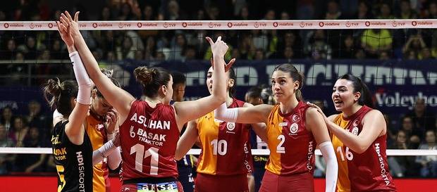 Galatasaray Adası'nı sallayan güzeller: İlkin Aydın çok farklıydı 7